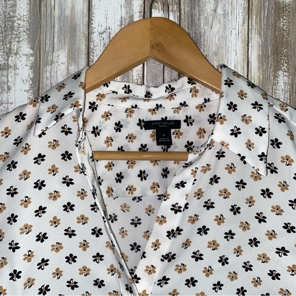 Ann Taylor White Floral Button Down - Picture 4 of 5